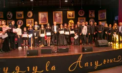 Güzelbahçeli gençler Atatürk için söyledi