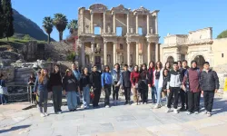 İzmir Büyükşehir'den Efes'te tarih ve müzik molası