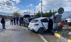 Karabük'te iki otomobil çarpıştı, 7 kişi yaralandı
