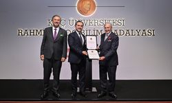 Koç Üniversitesi Rahmi M. Koç Bilim Madalyası Prof. Dr. Ufuk Akçiğit'e verildi