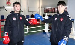 Lise öğrencisi milli boksörler Avrupa şampiyonluğu için yumruk sallıyor