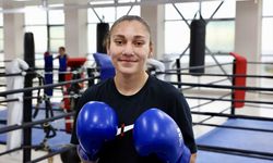 Öğretmeninin tavsiyesiyle boksa başlayan Gamze, yeni şampiyonluklar için hazırlanıyor
