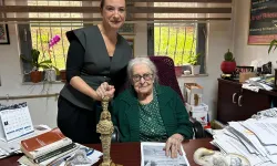 Prof. Dr. İoanna Kuçuradi'ye Efes Selçuk'tan onur ödülü