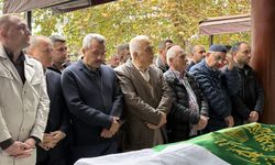 Rize Valisi Baydaş, yalnız yaşayan yaşlı kadının cenaze törenine katıldı