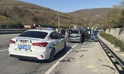 Samsun'da 3 aracın karıştığı trafik kazasında 4 kişi yaralandı