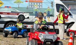Samsun'da miniklere uygulamalı trafik eğitimi verildi