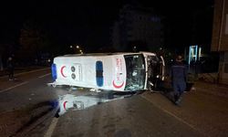 Samsun'da otomobil ile çarpışan ambulanstaki 5 kişi yaralandı