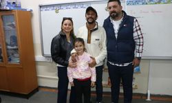 Sanatçı Onur Dilber, Of 28 Şubat İlkokulu'nu ziyaret etti