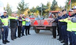 Sinop'ta çiftçilere reflektör dağıtıldı