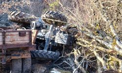 Sinop'ta dereye devrilen traktördeki 3 kişi yaralandı