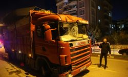 Tokat'ta freni patlayan kamyonun sürücüsü aracı lastikleri kaldırıma sürtüp patlatarak durdurdu