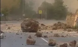 Tunceli-Ovacık karayolunda kayalar temizlendi!