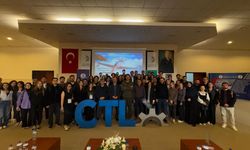 TUSAŞ baş test pilotu Murat Özpala, OMÜ'de öğrencilerle buluştu