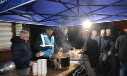 Vezirköprü'de pazar yerlerinde sıcak çorba ikramı sürüyor