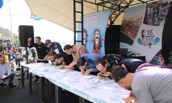 HAMSİ YEME YARIŞMASI DÜZENLENDİ