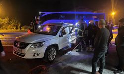 Zonguldak'ta otomobille otobüsün çarpıştığı kazada 1 kişi yaralandı