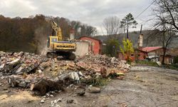 ASM'NİN 50 YILLIK BİNASI YIKILDI