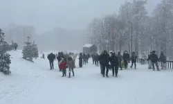 Ailele ve çocuklar Kartepe'de karın keyfini çıkardı
