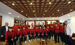 Akçaabat Belediye Başkanı Ekim, dereceye giren öğrencileri ağırladı