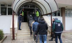 Amasya'da tır dorsesinde 42 düzensiz göçmen yakalandı