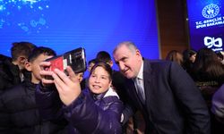 Bakan Bak, şampiyon sporcular ve anneleriyle buluştu