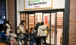 Bornova'da minik eller toprağa dokundu