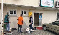 Boyabat'ta hükümlüler kamu kurumlarında boya ve bakım çalışması yaptı