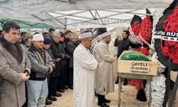 Çayeli Belediye Başkanı Çiftçi'nin annesi son yolculuğuna uğurlandı