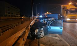 Çorum'da çelik bariyere çarpan otomobilin sürücüsü yaralandı