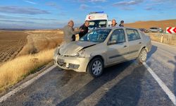 Çorum'da iki otomobilin çarpıştığı kazada 2 kişi yaralandı