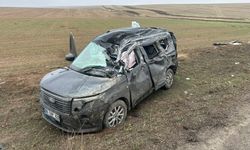 Çorum'da üzerine tır devrilen hafif ticari araçtaki 2 kişi yaralandı