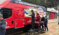 Denizli'de soğuk havada vatandaşlara sıcak çorba ikramı