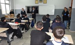 Espiye'de lise öğrencilerin Kur'an-ı Kerim hediye edildi