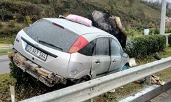 Giresun'da bariyerlere çarpan otomobilin sürücüsü yaralandı