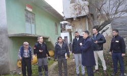 Havza Kaymakamı Ayvat, evleri yıkılacak aile için yer incelemesinde bulundu