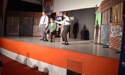 Havza'da 'Kahraman Bakkal Süpermarkete Karşı' adlı oyun sahnelendi