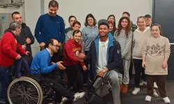İstanbul'da engelleri aşan çocuklar basketbol maçında