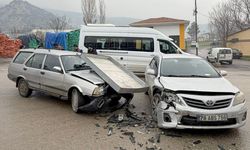 Karabük'te iki otomobilin çarpıştığı kazada 1 kişi yaralandı