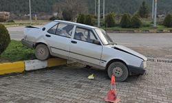 Karabük'te kamyonetle çarpışan otomobildeki 2 kişi yaralandı