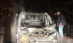 Karabük'te seyir halindeki hafif ticari araç yandı