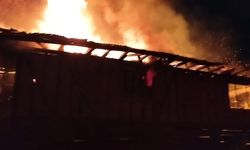 Kastamonu'da çıkan yangında 2 katlı ev kullanılmaz hale geldi