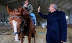 Kastamonu'da özel bireyler 'Sen De Gel' projesiyle atlı terapiye katıldı