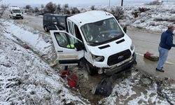 Kastamonu'da şarampole düşen kamyonetteki 7 kişi yaralandı