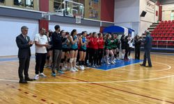 Köprülü Mehmet Paşa Anadolu Lisesi voleybol takımı Samsun birincisi oldu
