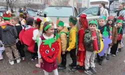 Memduh Büyükkılıç öğrencilere Togg'u tanıttı