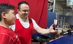 Milli güreşçi Rıza Kayaalp'ten Vezirköprülü sporculara moral desteği