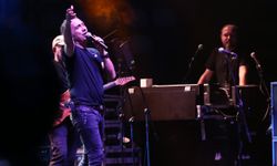 Rize'de 'Yaşayan Miras Şöleni'nde şarkıcı Kıraç sahne aldı