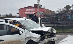 Samsun'da 3 aracın karıştığı trafik kazasında 6 kişi yaralandı
