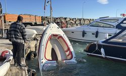 Samsun'da alabora olan tekne ekiplerce yüzeye çıkarıldı