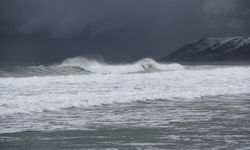 Sinop'ta şiddetli fırtına deniz taşımacılığını olumsuz etkiledi